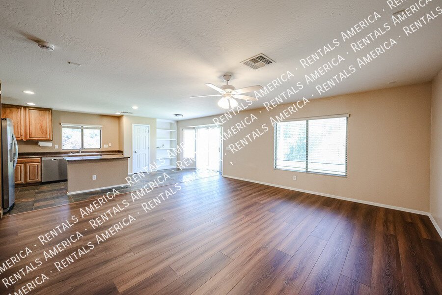 Beautiful 4 bdrm w/Pool and Solar panels! property image