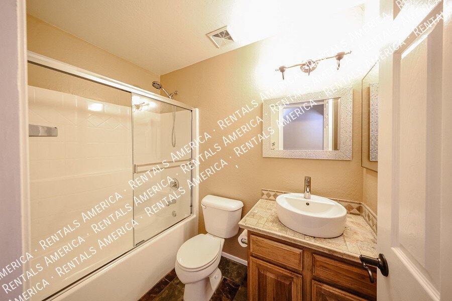 Beautiful 4 bdrm w/Pool and Solar panels! property image