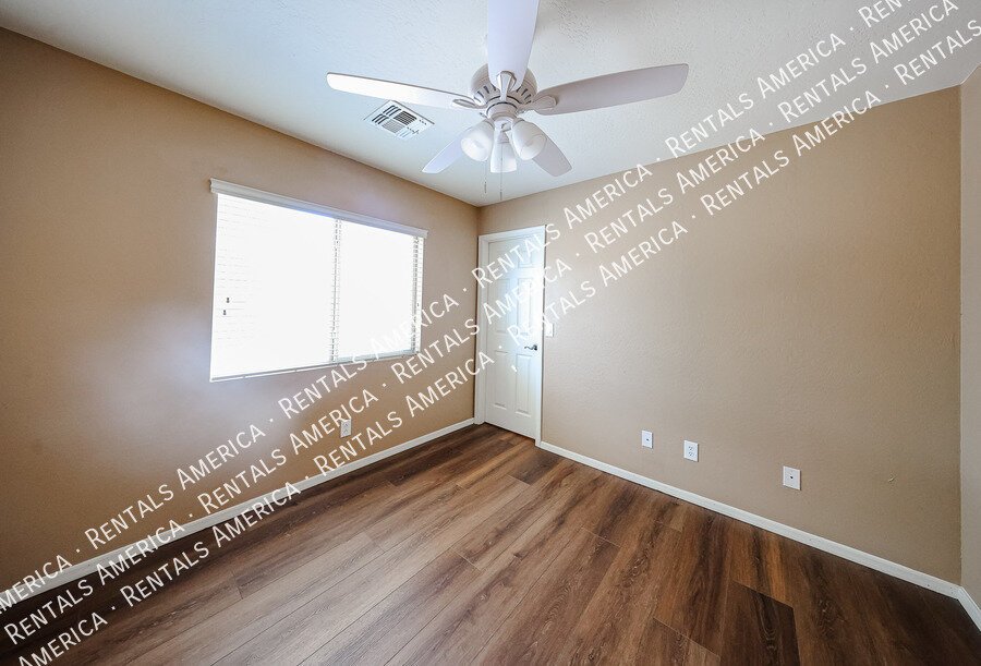 Beautiful 4 bdrm w/Pool and Solar panels! property image