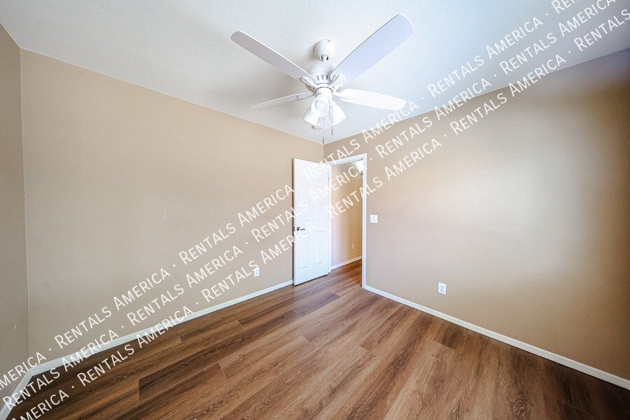 Beautiful 4 bdrm w/Pool and Solar panels! property image