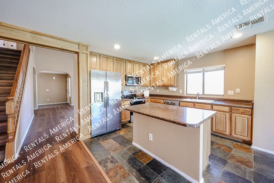 Beautiful 4 bdrm w/Pool and Solar panels! property image