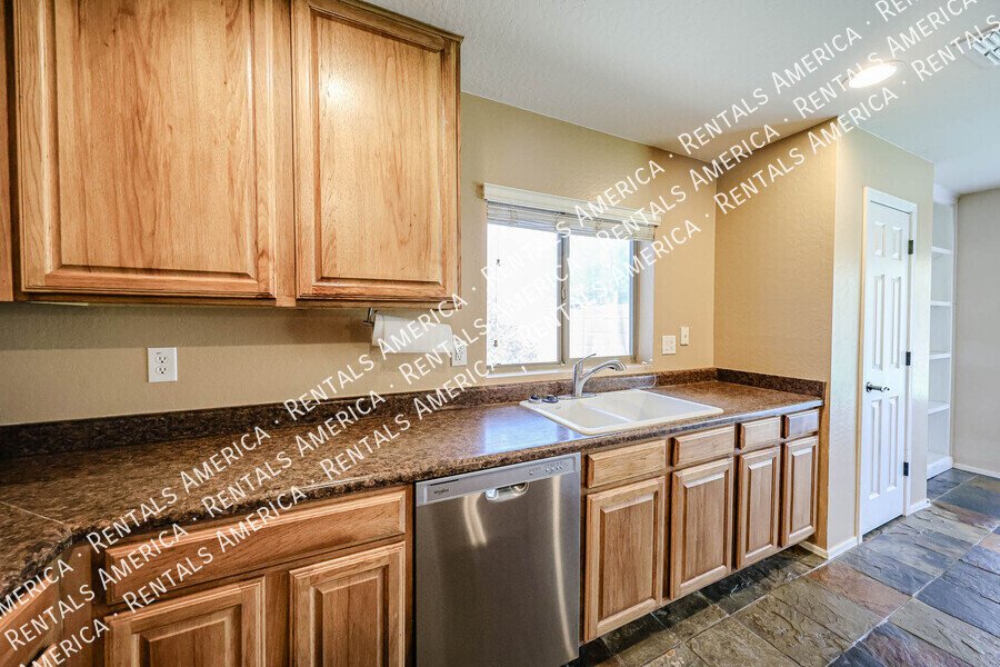 Beautiful 4 bdrm w/Pool and Solar panels! property image