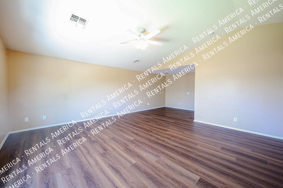 Beautiful 4 bdrm w/Pool and Solar panels! property image