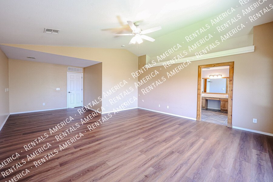 Beautiful 4 bdrm w/Pool and Solar panels! property image