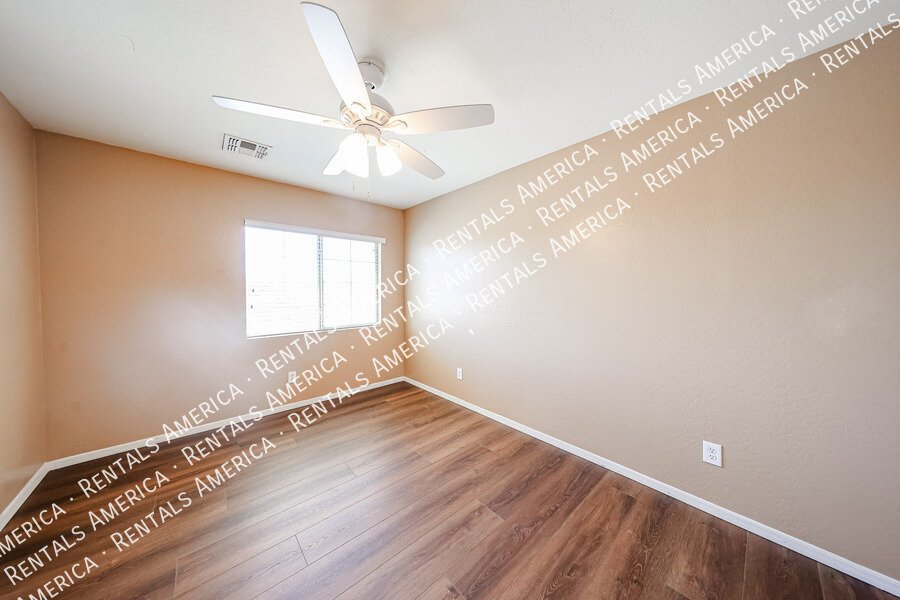 Beautiful 4 bdrm w/Pool and Solar panels! property image