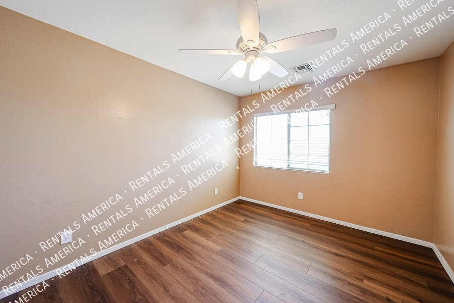 Beautiful 4 bdrm w/Pool and Solar panels! property image