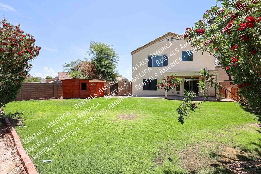 Beautiful 4 bdrm w/Pool and Solar panels! property image