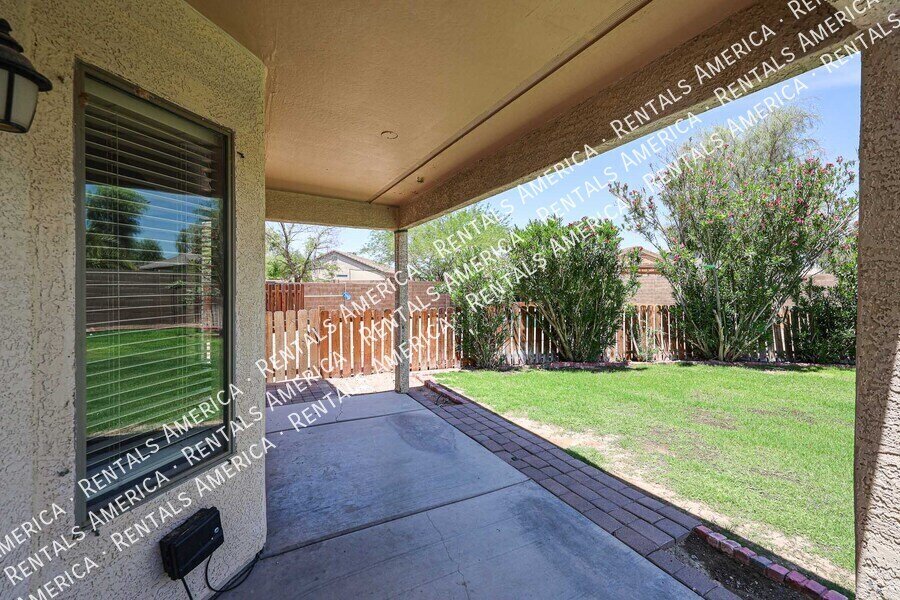 Beautiful 4 bdrm w/Pool and Solar panels! property image