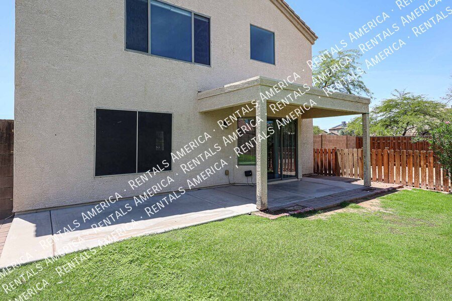 Beautiful 4 bdrm w/Pool and Solar panels! property image