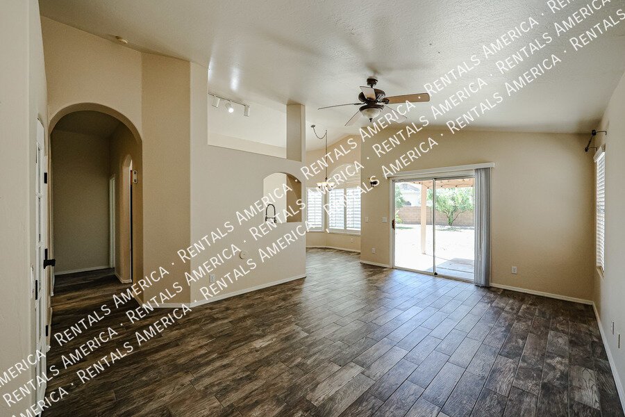 Beautiful 2 bedroom, 2 bath home w/Den No HOA!  in Peoria! property image