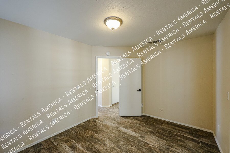Beautiful 2 bedroom, 2 bath home w/Den No HOA!  in Peoria! property image