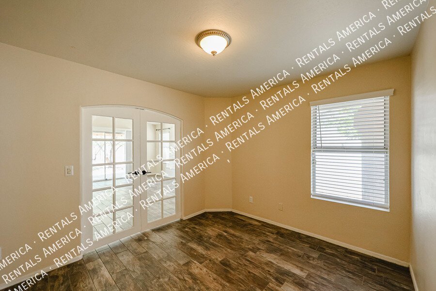 Beautiful 2 bedroom, 2 bath home w/Den No HOA!  in Peoria! property image