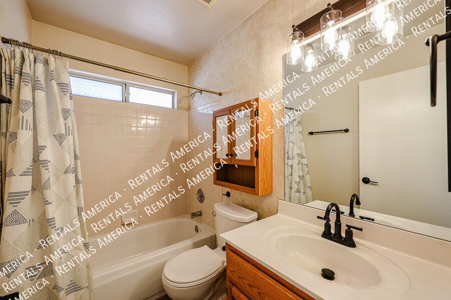 Beautiful 2 bedroom, 2 bath home w/Den No HOA!  in Peoria! property image