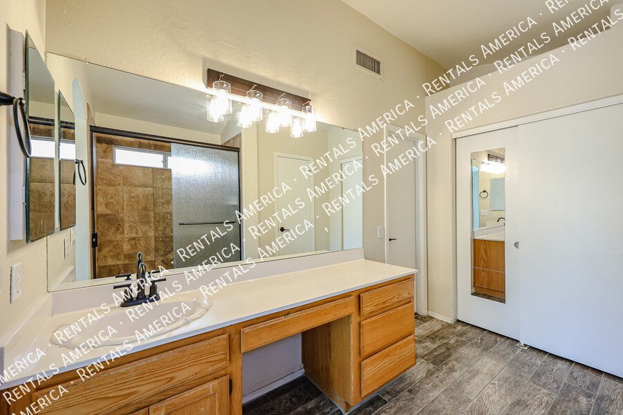 Beautiful 2 bedroom, 2 bath home w/Den No HOA!  in Peoria! property image