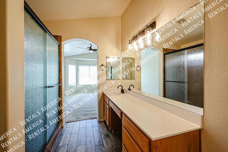 Beautiful 2 bedroom, 2 bath home w/Den No HOA!  in Peoria! property image
