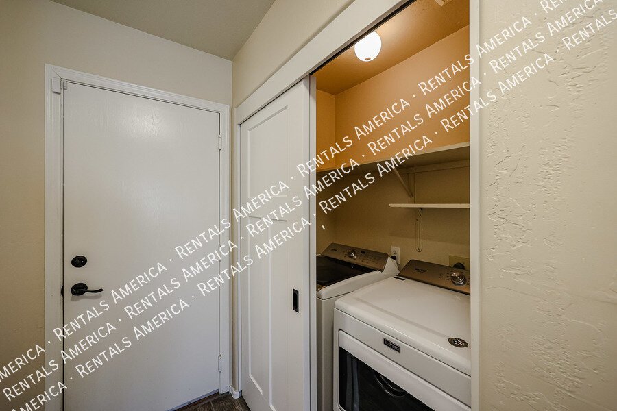 Beautiful 2 bedroom, 2 bath home w/Den No HOA!  in Peoria! property image
