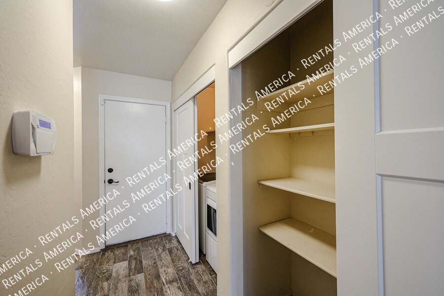 Beautiful 2 bedroom, 2 bath home w/Den No HOA!  in Peoria! property image