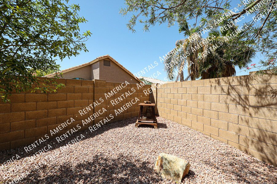 Beautiful 2 bedroom, 2 bath home w/Den No HOA!  in Peoria! property image