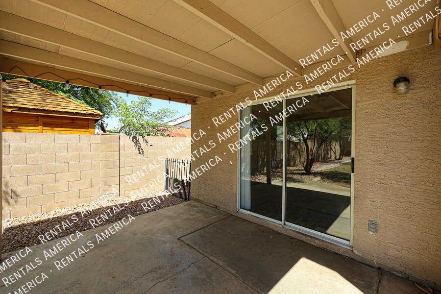 Beautiful 2 bedroom, 2 bath home w/Den No HOA!  in Peoria! property image
