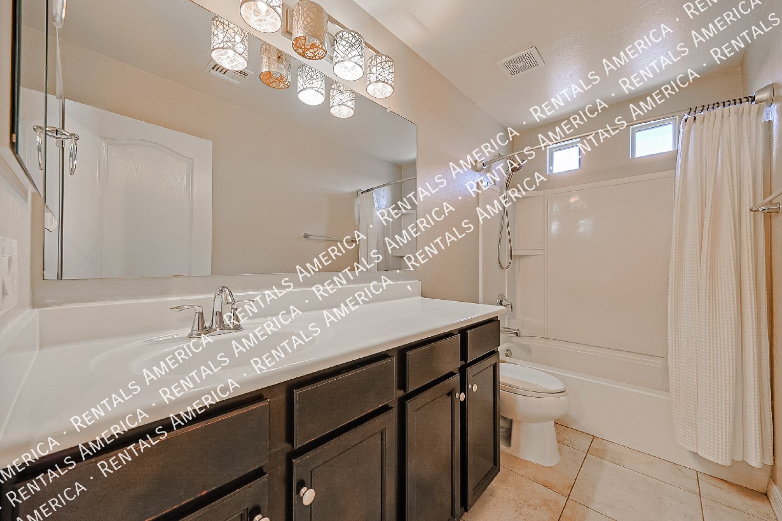 Beautiful 3bdrm home in Gated Community! property image