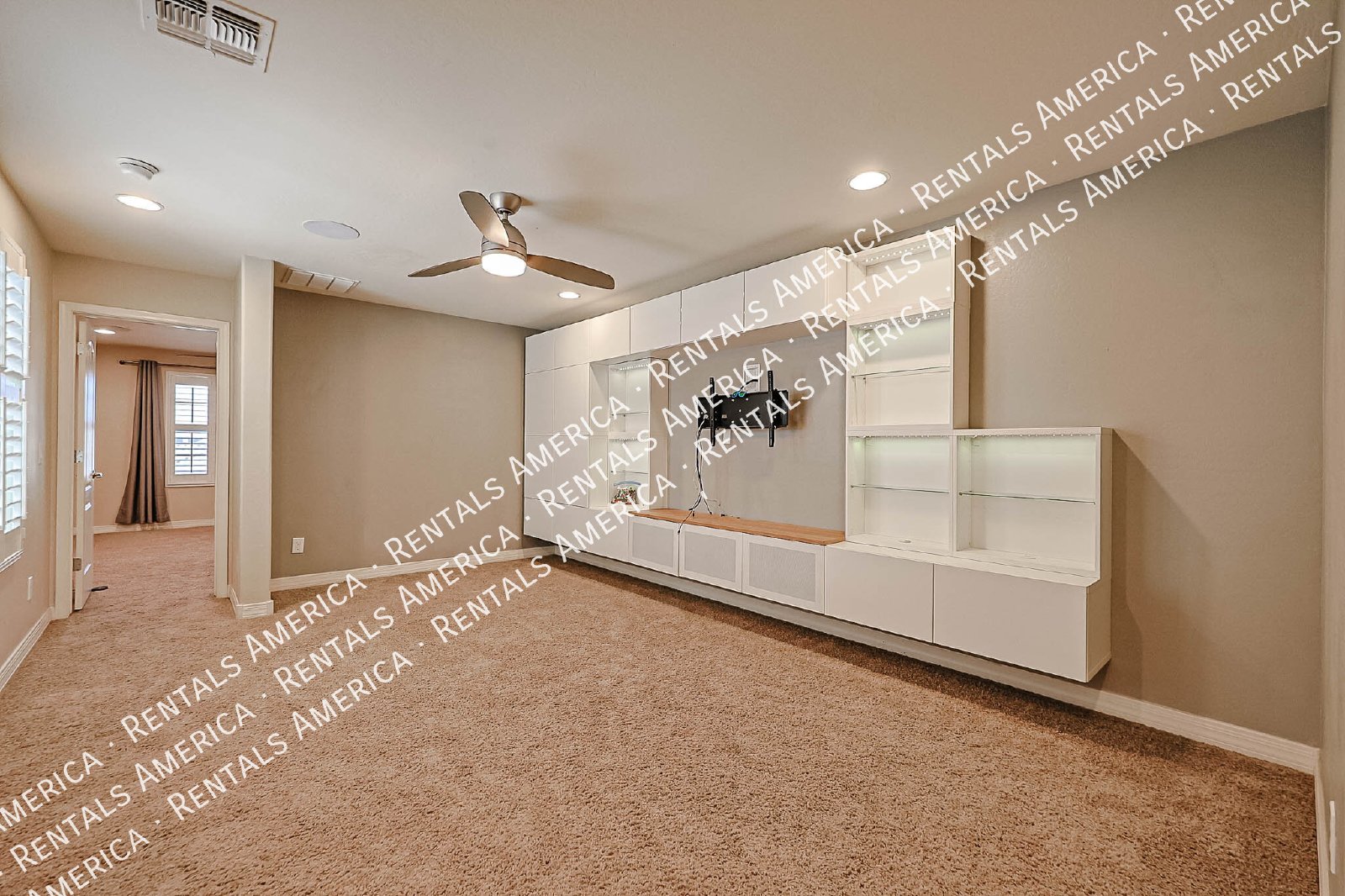 Beautiful 3bdrm home in Gated Community! property image