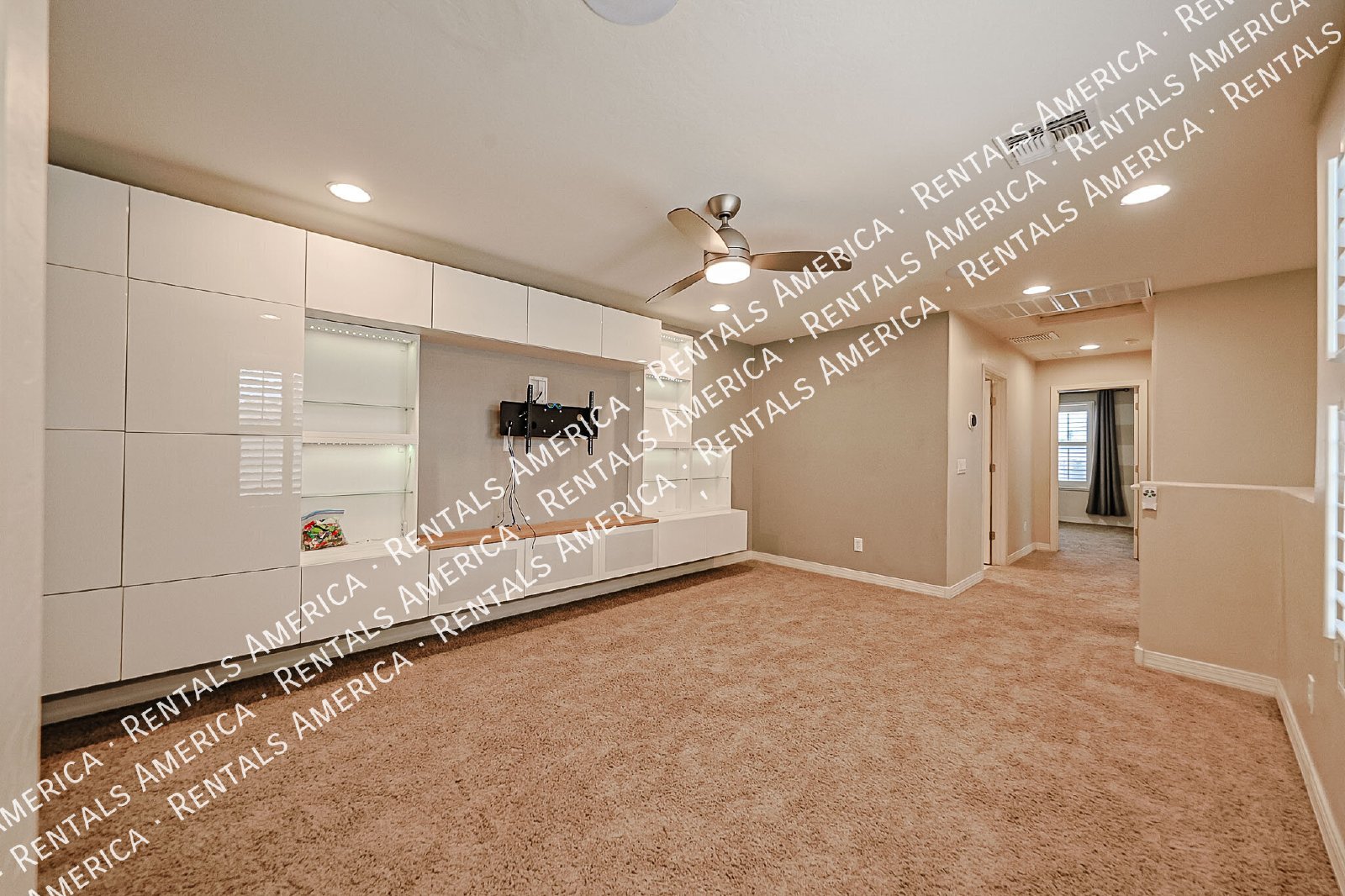 Beautiful 3bdrm home in Gated Community! property image
