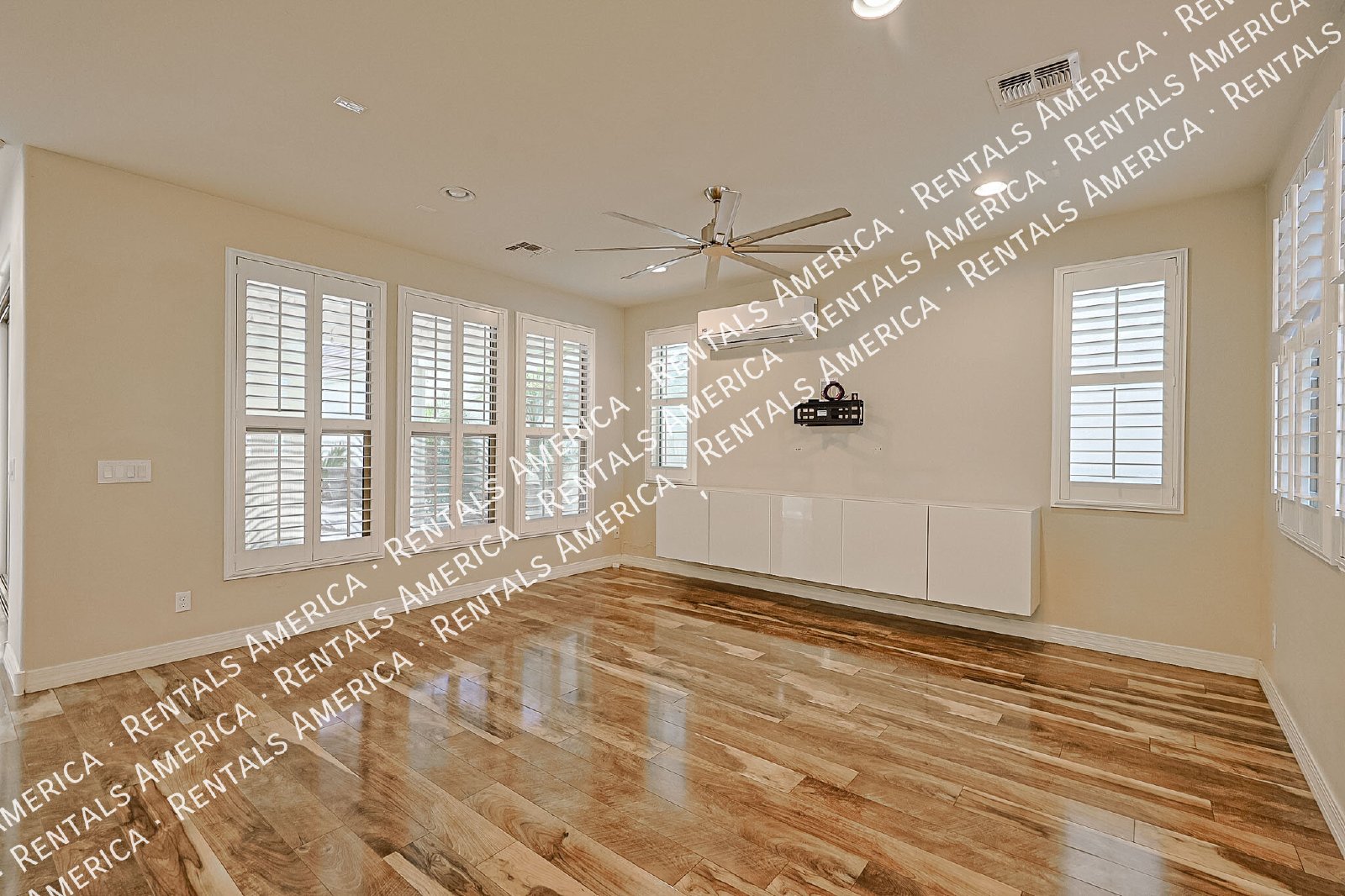 Beautiful 3bdrm home in Gated Community! property image