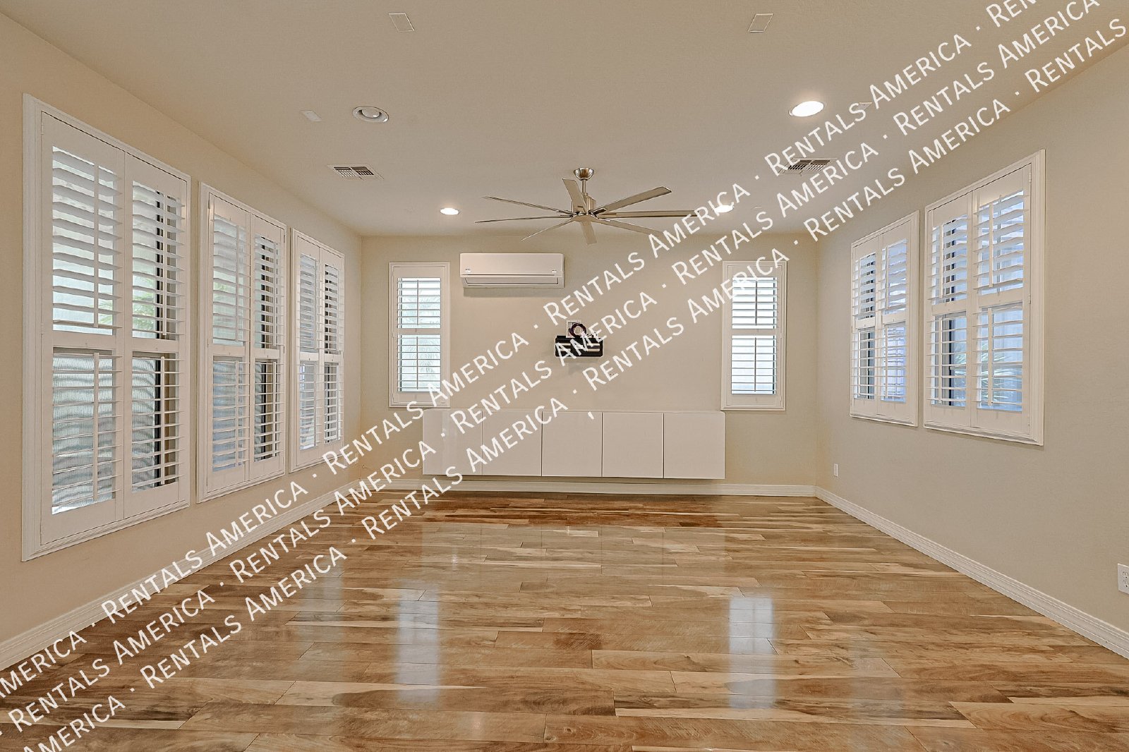Beautiful 3bdrm home in Gated Community! property image