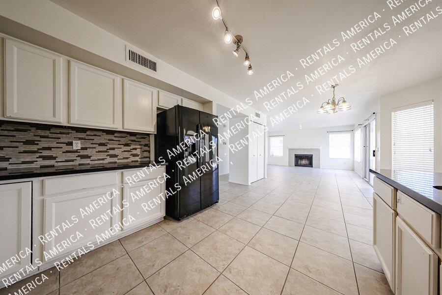 4-Bedroom, 2.5 Bath in Waters Edge at Ocotillo property image