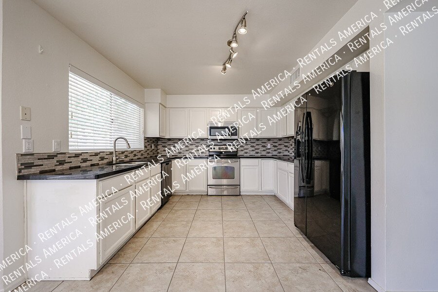 4-Bedroom, 2.5 Bath in Waters Edge at Ocotillo property image