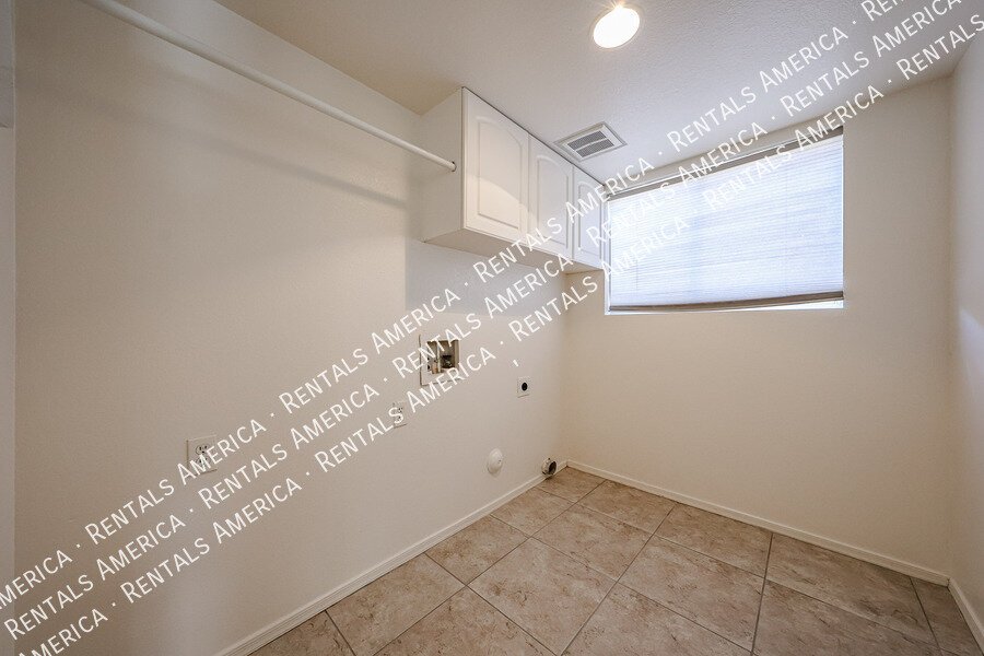 4-Bedroom, 2.5 Bath in Waters Edge at Ocotillo property image
