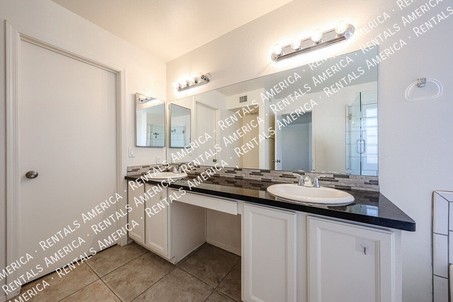 4-Bedroom, 2.5 Bath in Waters Edge at Ocotillo property image
