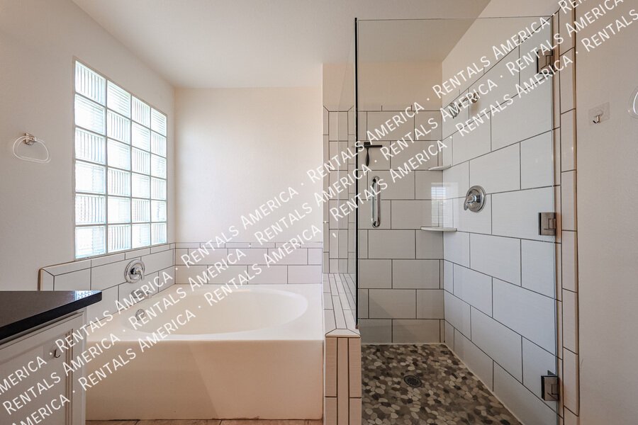 4-Bedroom, 2.5 Bath in Waters Edge at Ocotillo property image