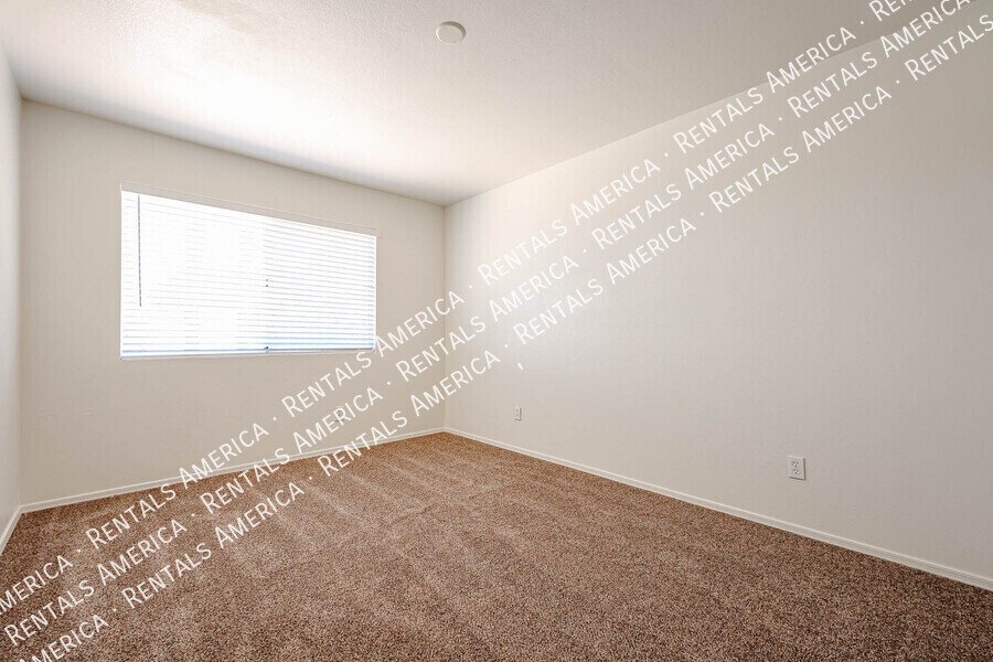 4-Bedroom, 2.5 Bath in Waters Edge at Ocotillo property image