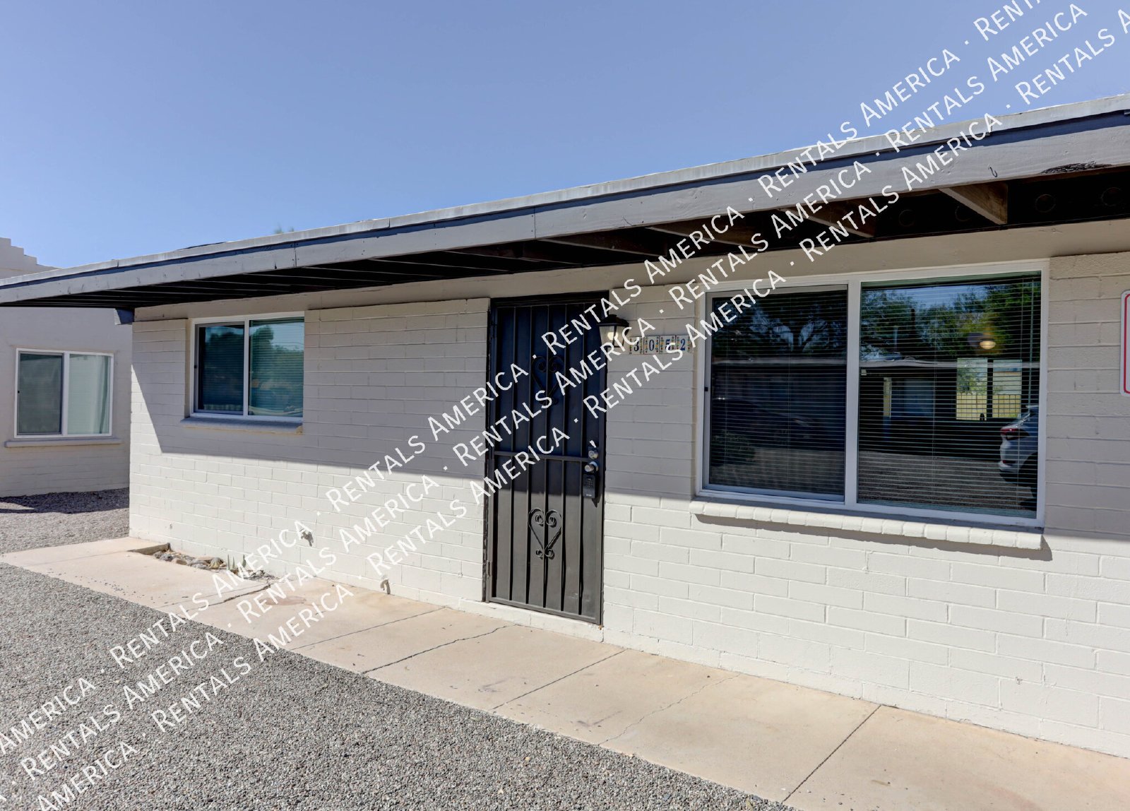 Charming 2 bed/1 bath with W/D hookups and Fenced Yard! property image