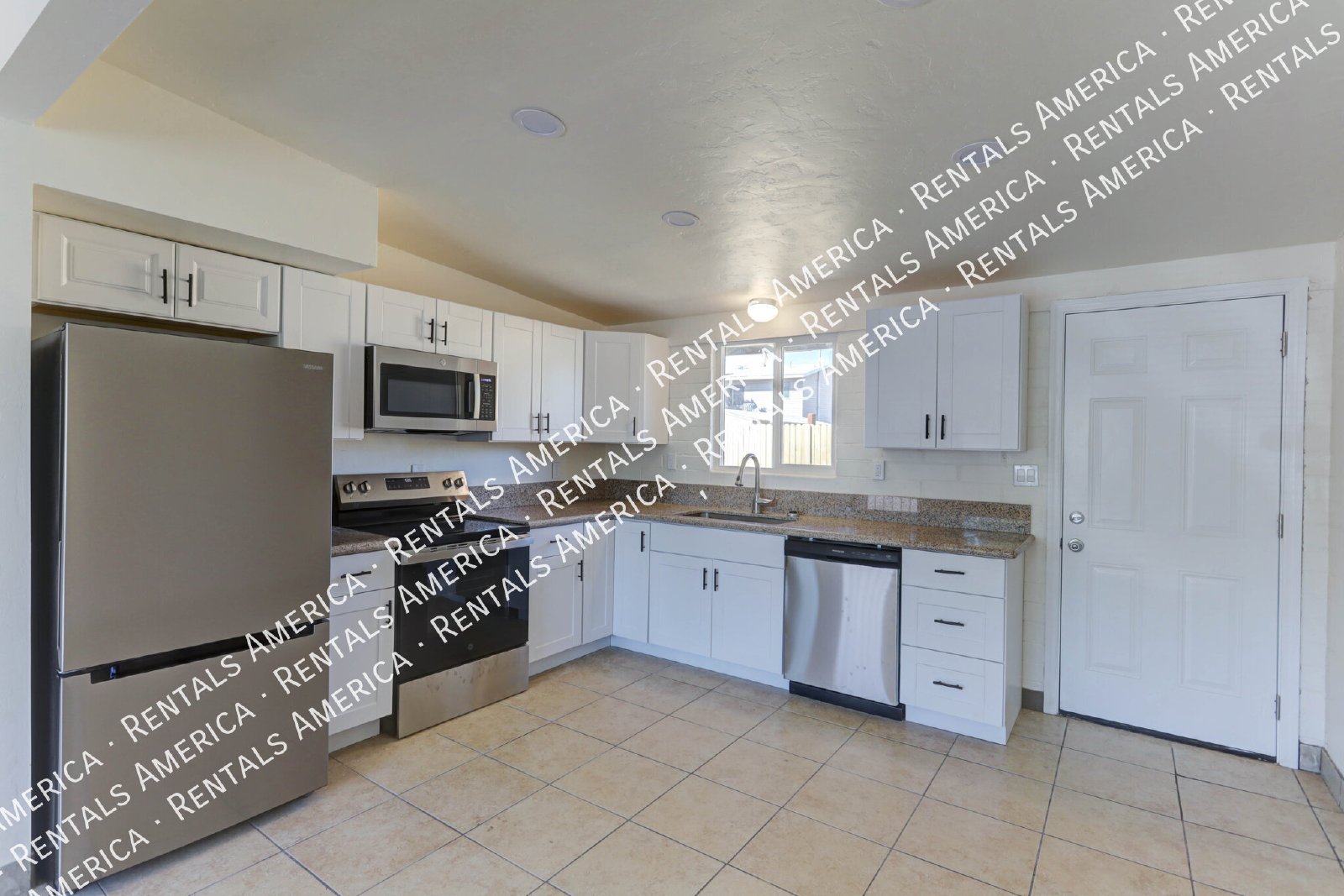 Charming 2 bed/1 bath with W/D hookups and Fenced Yard! property image