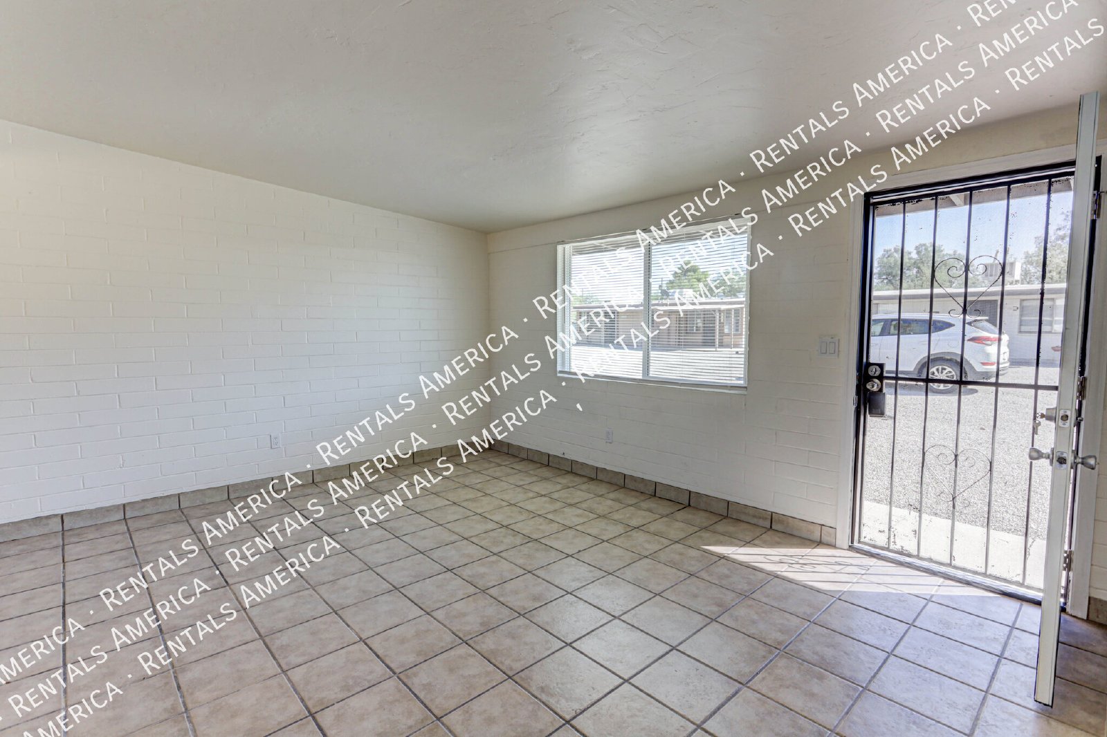 Charming 2 bed/1 bath with W/D hookups and Fenced Yard! property image