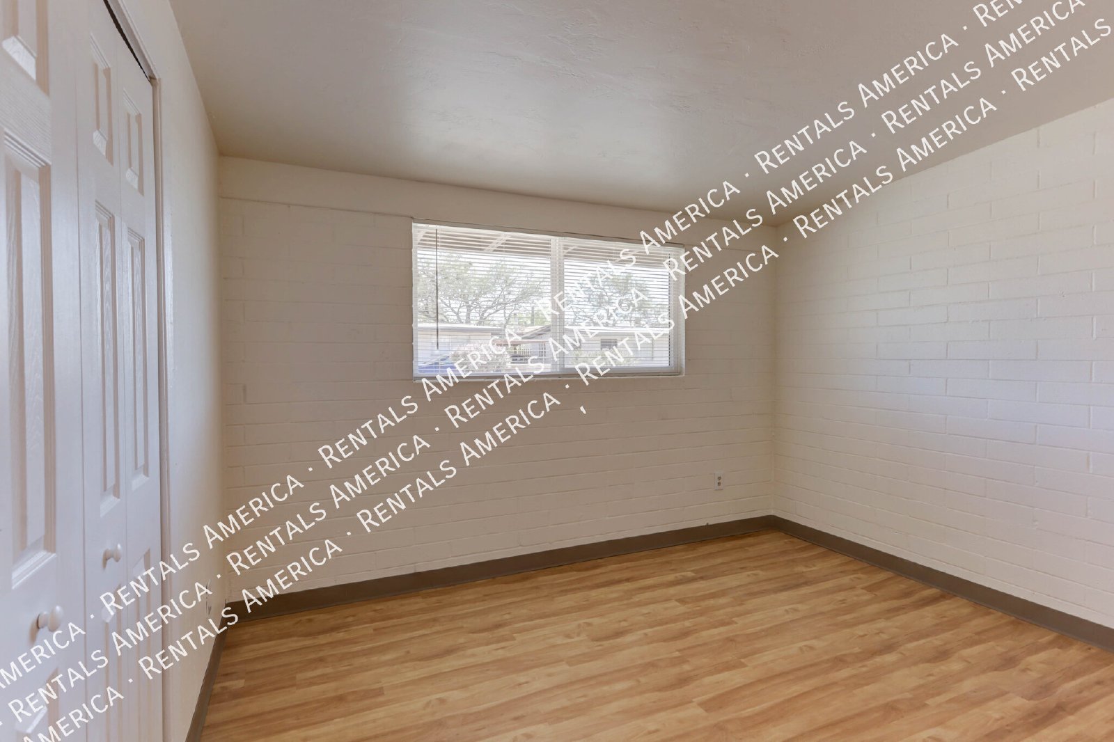 Charming 2 bed/1 bath with W/D hookups and Fenced Yard! property image
