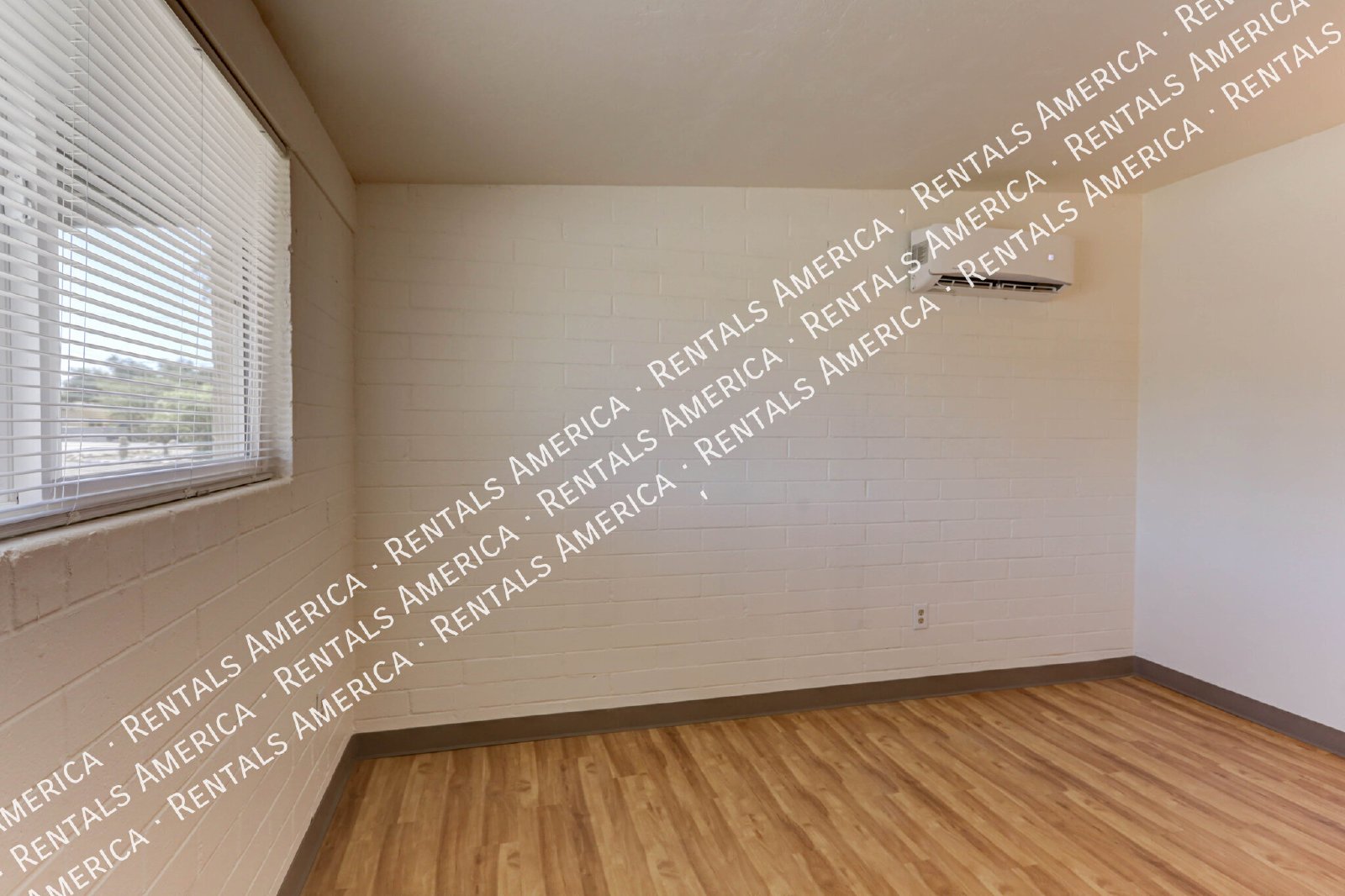 Charming 2 bed/1 bath with W/D hookups and Fenced Yard! property image