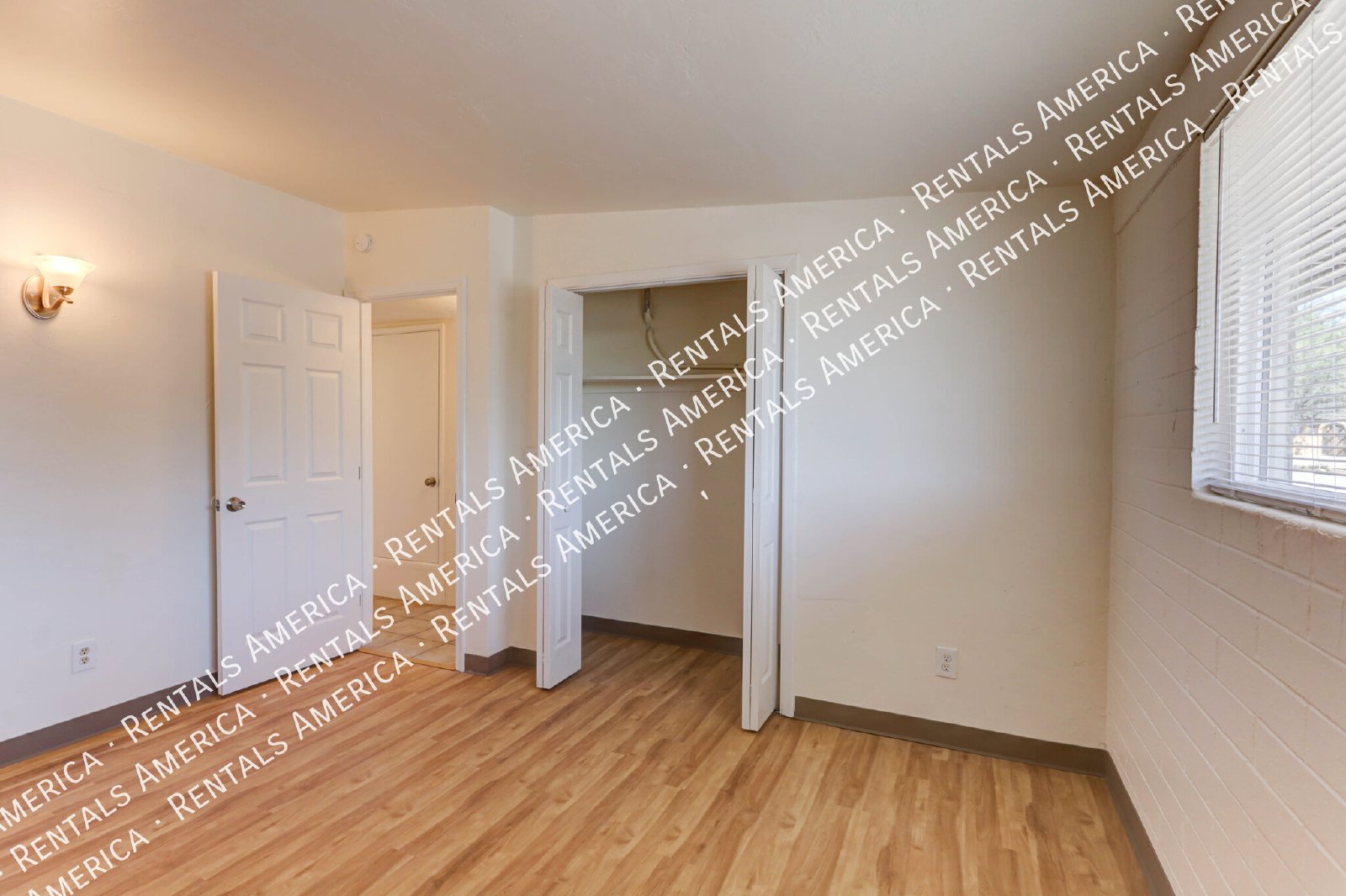 Charming 2 bed/1 bath with W/D hookups and Fenced Yard! property image