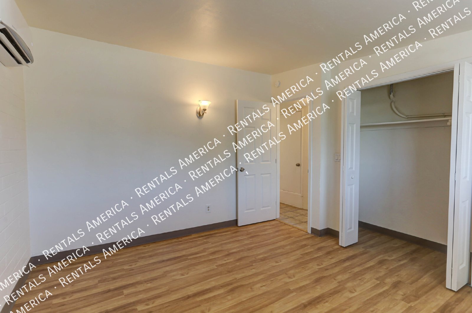 Charming 2 bed/1 bath with W/D hookups and Fenced Yard! property image