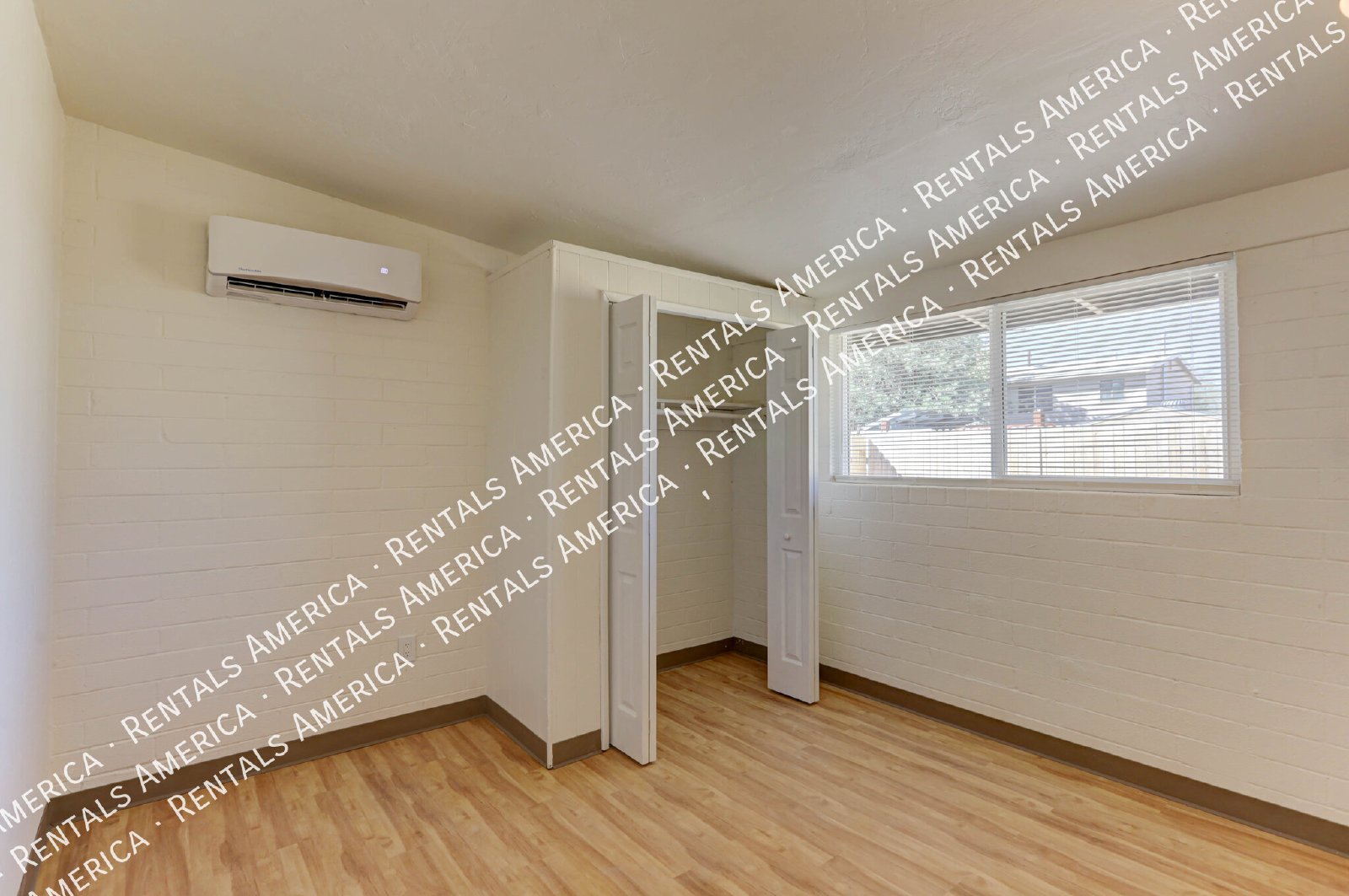 Charming 2 bed/1 bath with W/D hookups and Fenced Yard! property image