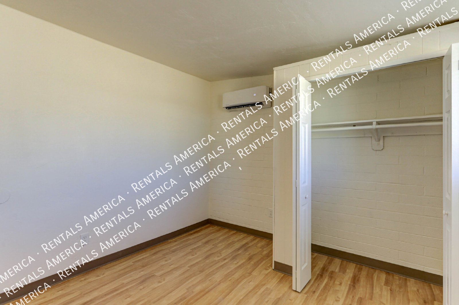 Charming 2 bed/1 bath with W/D hookups and Fenced Yard! property image