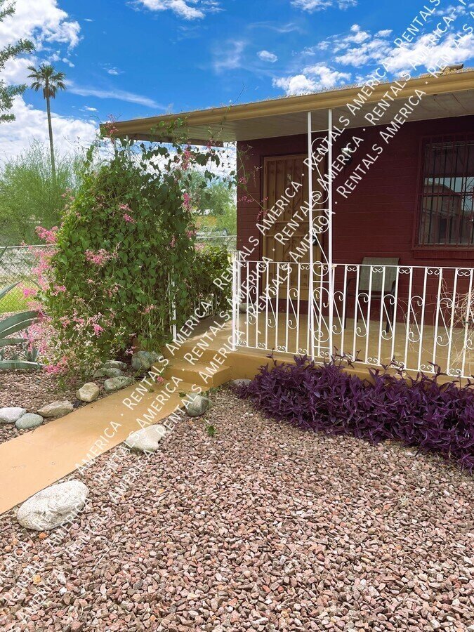 MOVE IN SPECIAL $100 off! Central location, near U of A property image