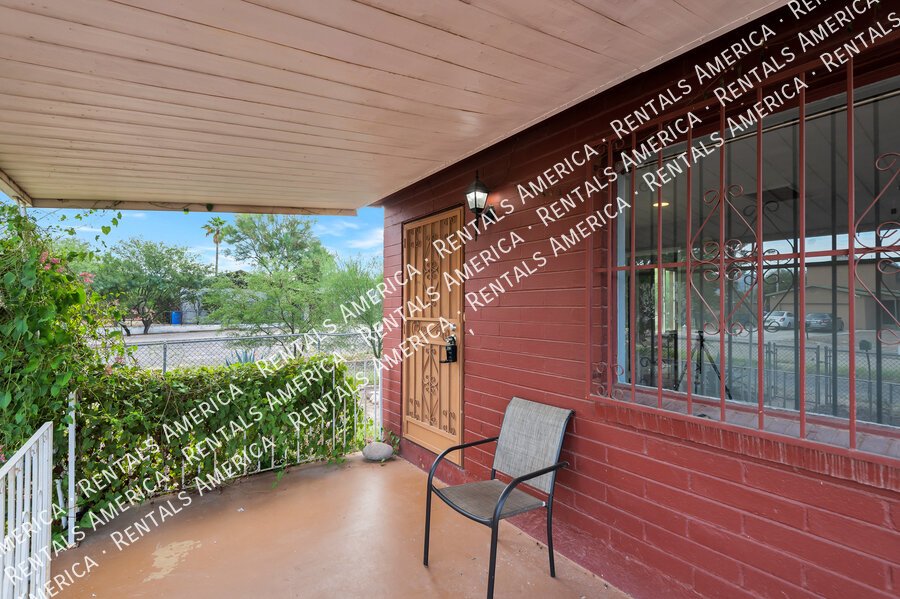 MOVE IN SPECIAL $100 off! Central location, near U of A property image