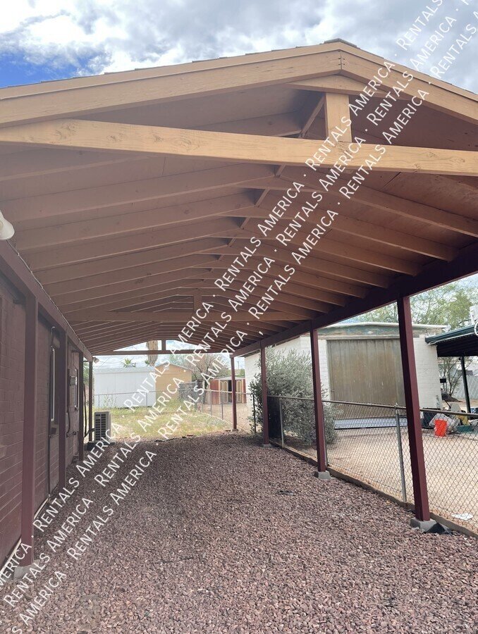 MOVE IN SPECIAL $100 off! Central location, near U of A property image