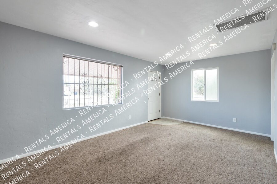 MOVE IN SPECIAL $100 off! Central location, near U of A property image