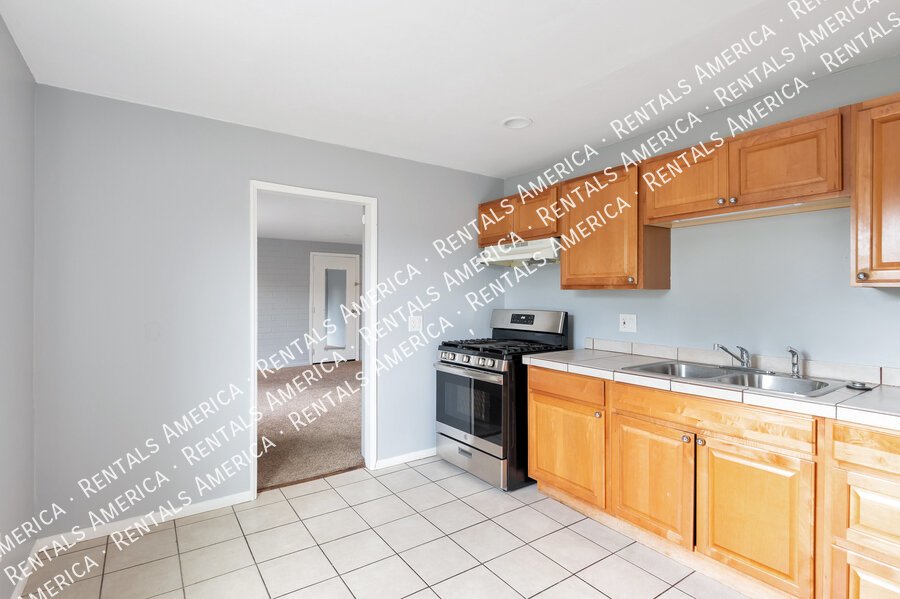 MOVE IN SPECIAL $100 off! Central location, near U of A property image