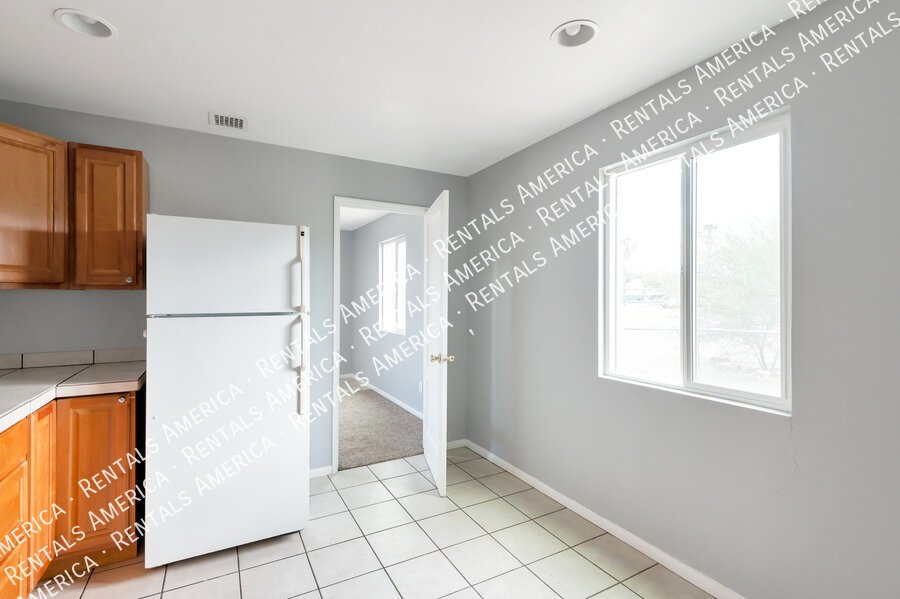 MOVE IN SPECIAL $100 off! Central location, near U of A property image