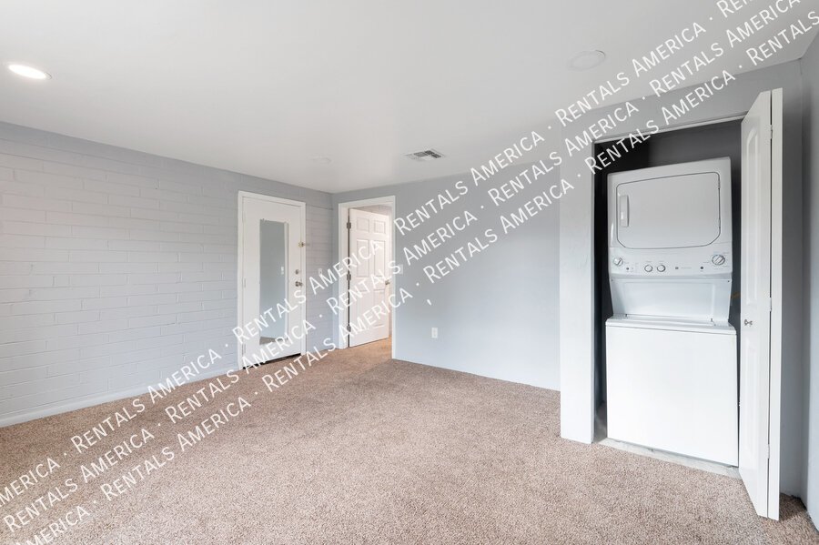 MOVE IN SPECIAL $100 off! Central location, near U of A property image